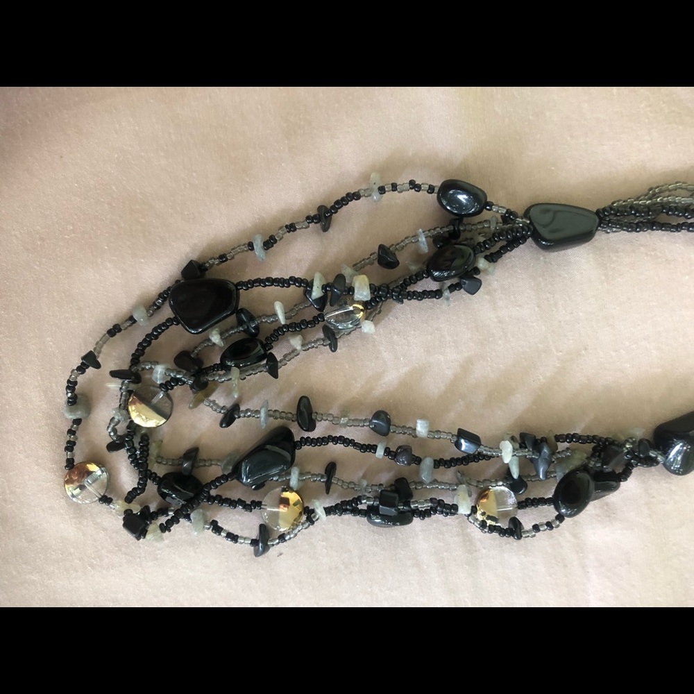 Black necklace earrings are included